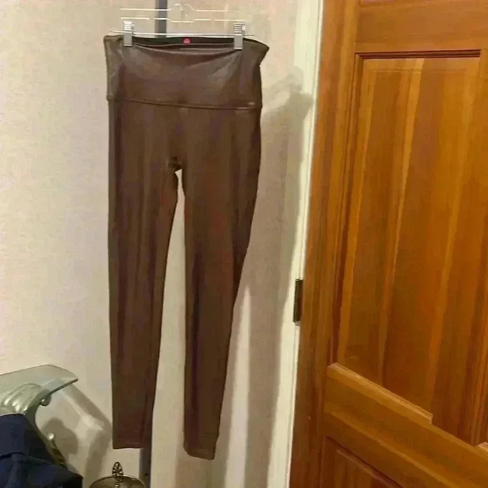 Spanks leggings Brown size large.      E